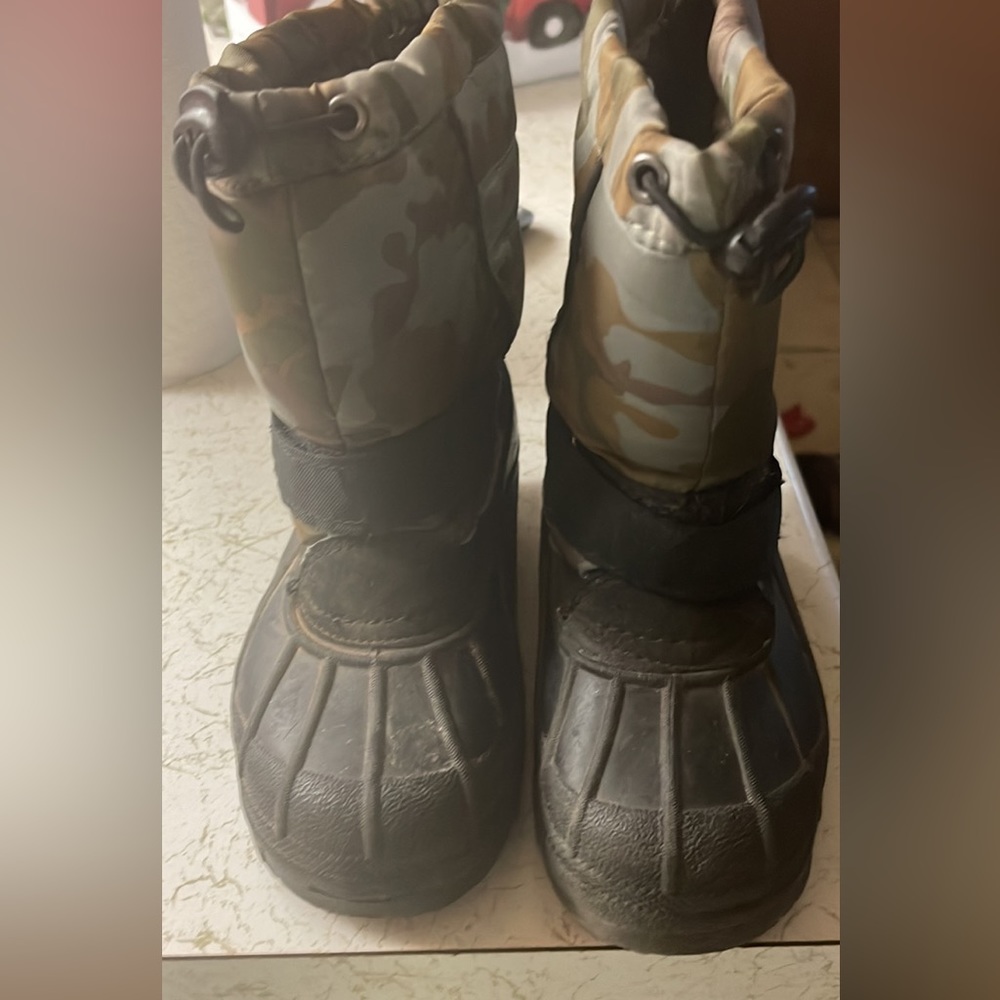 Boys Size 11 Snow Boots